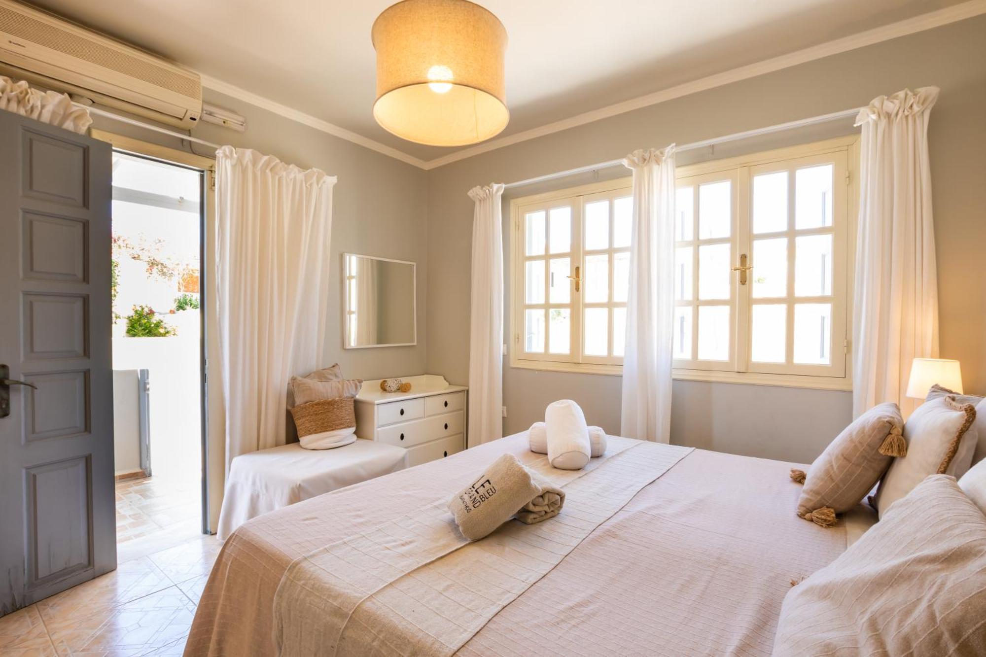 Le Grand Bleu Studios & Apartments Lefkos  الغرفة الصورة